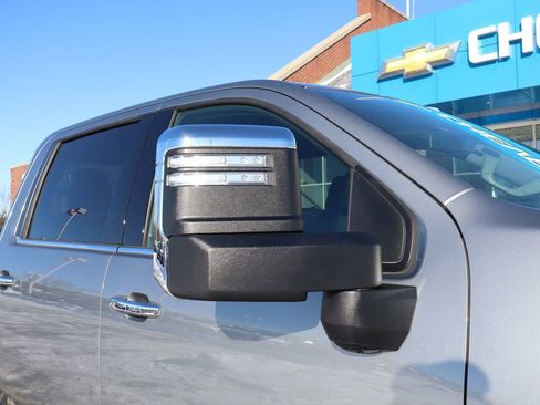 Used 2024 Chevrolet Silverado 3500 LTZ image 2