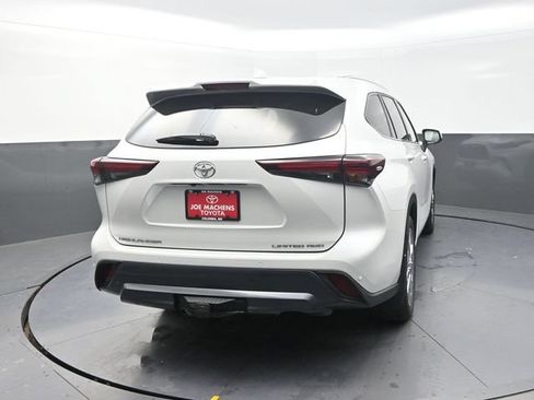 Certified 2025 Toyota Highlander Limited AWD/4WD image 7