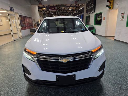 Used 2022 Chevrolet Equinox LS FWD image 3