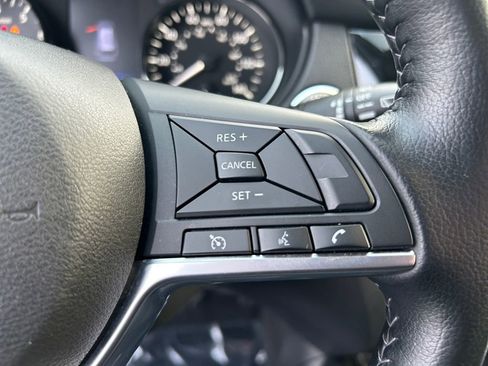 Used 2020 Nissan Rogue SV image 18