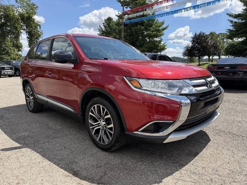 Used 2018 Mitsubishi Outlander ES AWD/4WD image 3