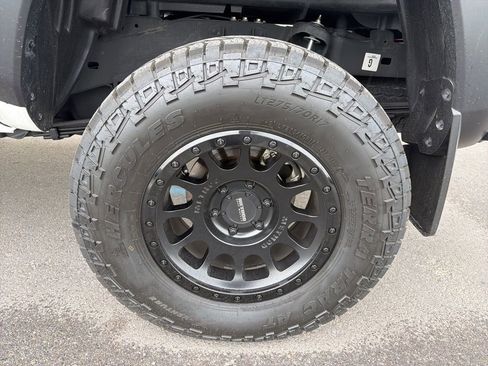 Used 2022 Toyota Tacoma TRD Off-Road AWD/4WD image 29