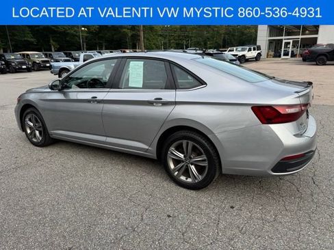 Used 2023 Volkswagen Jetta SE FWD image 6