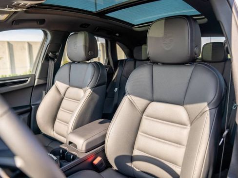 New 2026 Porsche Macan AWD/4WD image 5