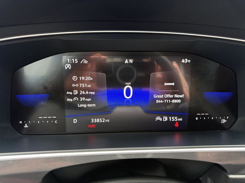 Used 2024 Volkswagen Tiguan SE image 12