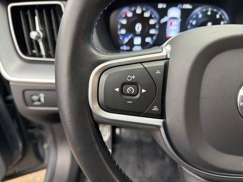Used 2020 Volvo XC60 T6 Momentum image 12