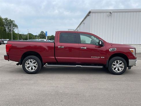 Used 2019 Nissan Titan SV AWD/4WD image 17