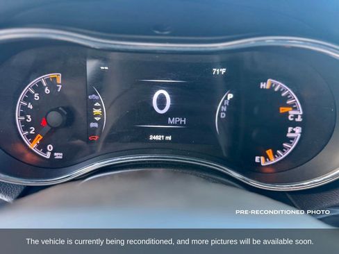 Used 2021 Jeep Grand Cherokee Laredo RWD image 16