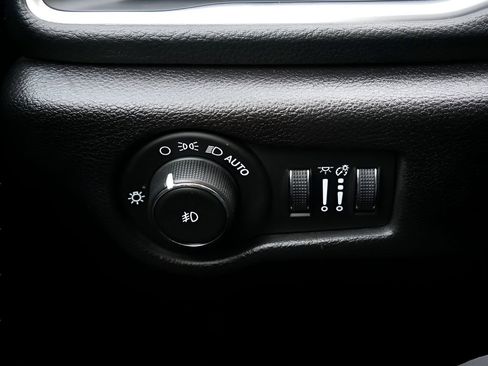 Used 2020 Chrysler Pacifica Limited w/ S Appearance Package FWD image 19