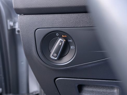 Used 2023 Volkswagen Tiguan SE image 25