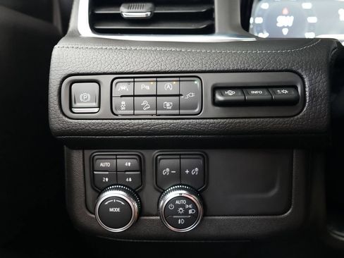 Used 2022 GMC Yukon XL Denali AWD/4WD image 21