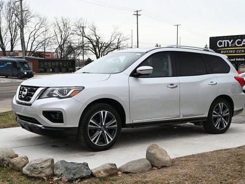 Used 2020 Nissan Pathfinder Platinum image 9