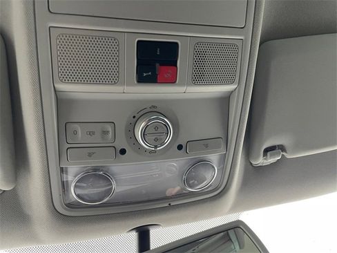 Used 2016 Volkswagen Tiguan SE image 23