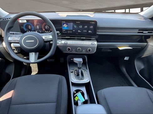 New 2026 Hyundai Kona SE image 5