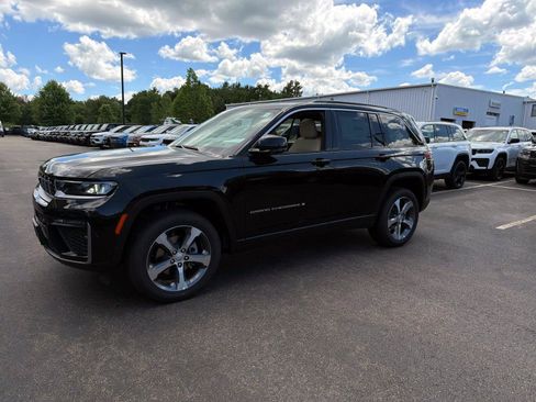 New 2026 Jeep Grand Cherokee Limited AWD/4WD image 4