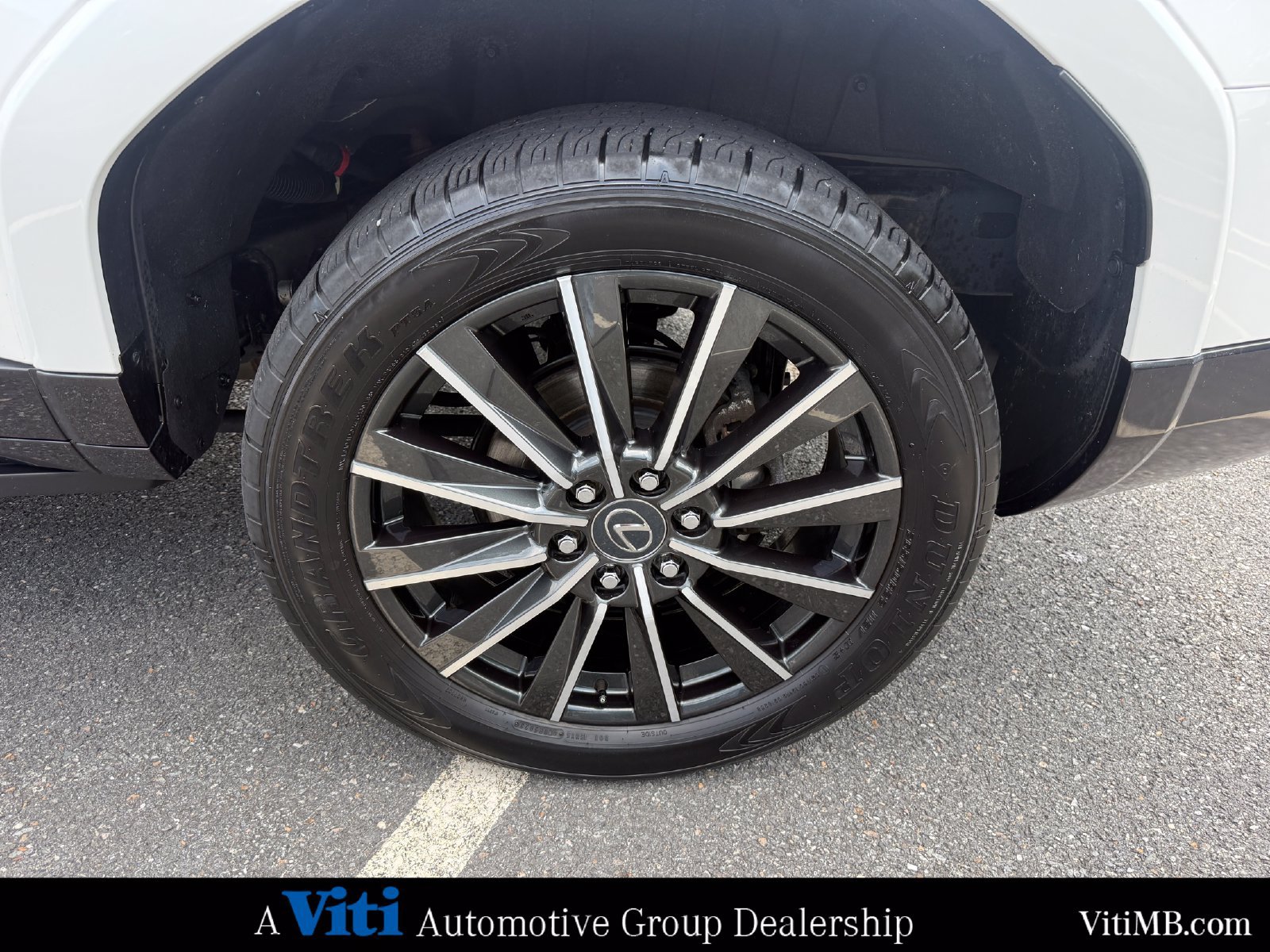 Used 2024 Lexus GX 550 w/ Accessory Package (2T) AWD/4WD image 13