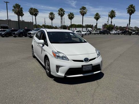 Used 2013 Toyota Prius Four FWD image 3