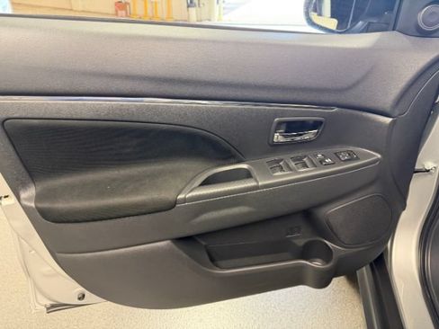 Used 2025 Mitsubishi Outlander Sport AWD image 9