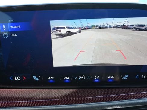 Used 2025 Chevrolet Traverse Z71 AWD/4WD image 25