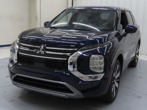 New 2025 Mitsubishi Outlander SE image 7