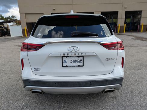 Used 2020 INFINITI QX50 Luxe w/ Navigation Package FWD image 6