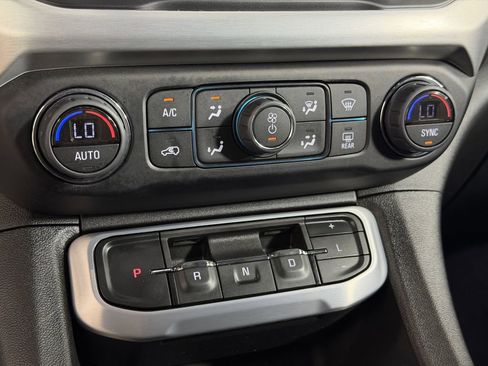 Used 2022 GMC Acadia SLE w/ Driver Convenience Package image 31