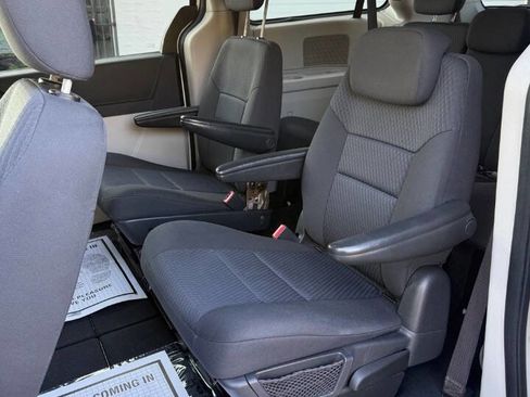 Used 2010 Dodge Grand Caravan SXT FWD image 11