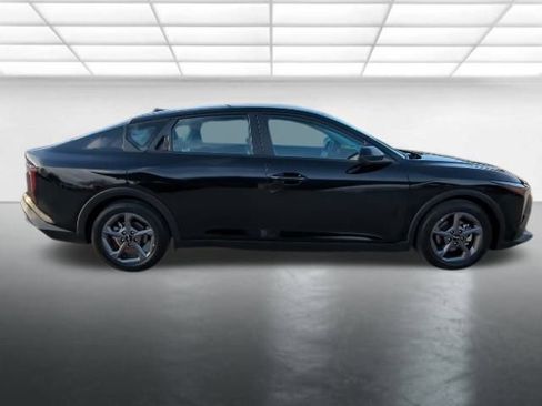 Used 2025 Kia K4 LXS image 27