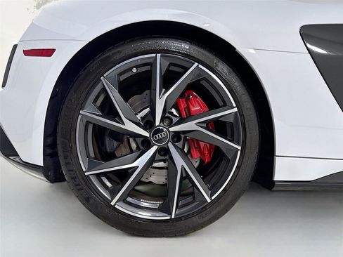 Used 2021 Audi R8 V10 w/ Premium Package image 31