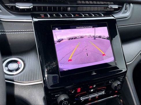 Used 2025 Jeep Grand Cherokee L Altitude image 23