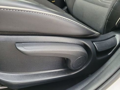 Used 2022 Hyundai Venue Limited w/ Cargo Package image 18