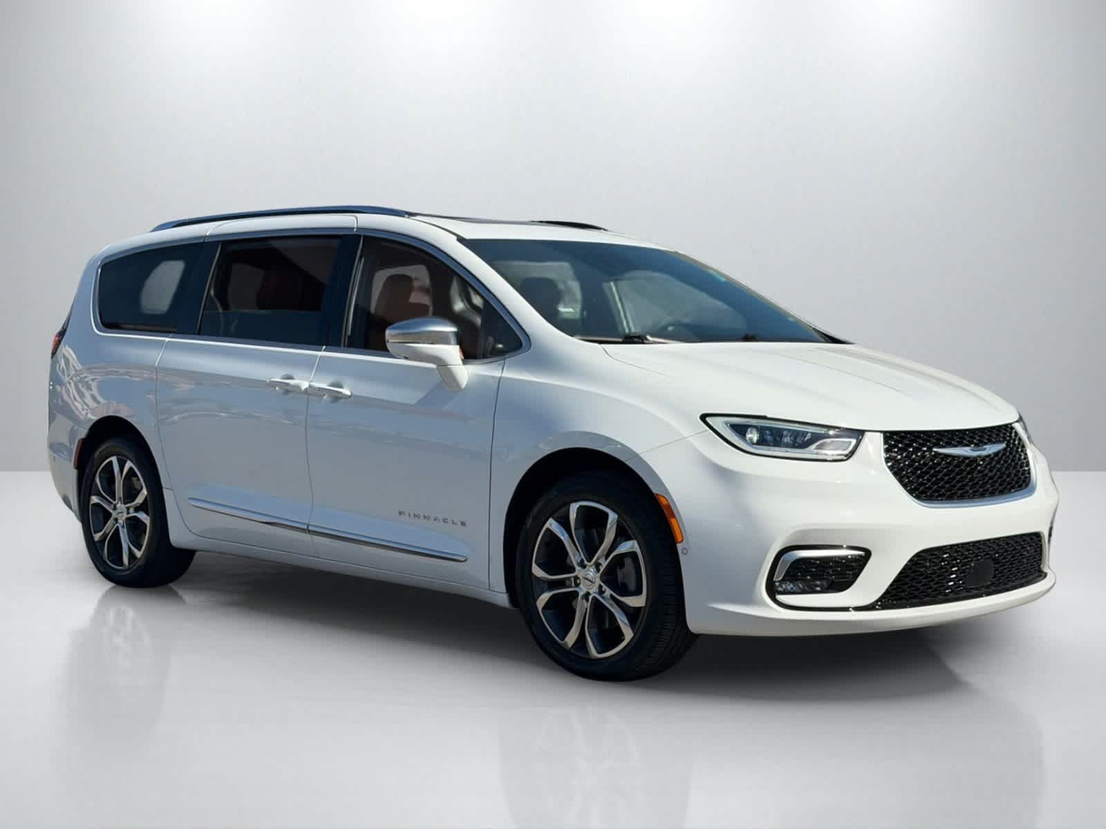 Used 2024 Chrysler Pacifica Pinnacle AWD/4WD image 10