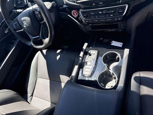 Certified 2025 Honda Ridgeline Black Edition image 30