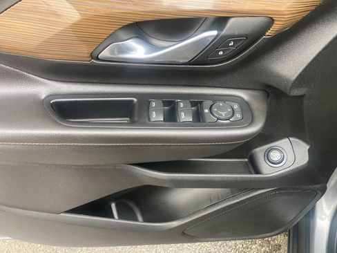 Certified 2019 GMC Terrain SLE w/ Driver Convenience Package FWD image 17
