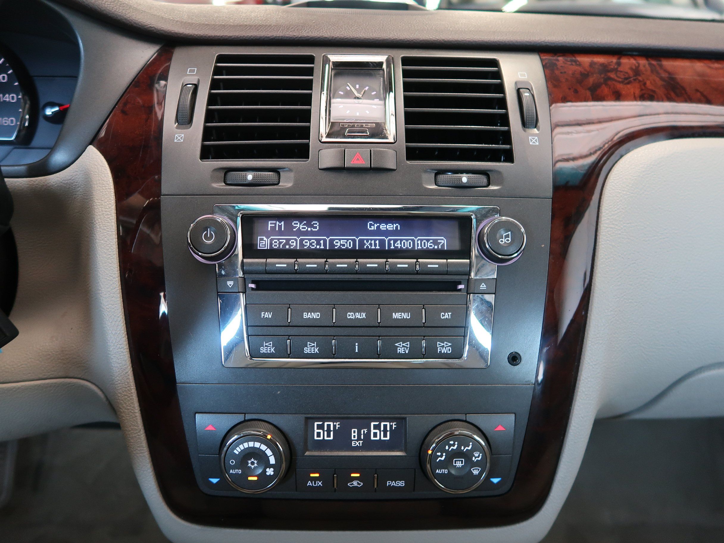 Used 2009 Cadillac DTS FWD image 16