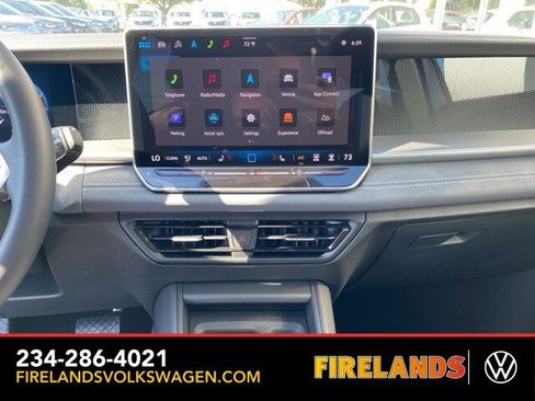 New 2025 Volkswagen Tiguan SE image 34