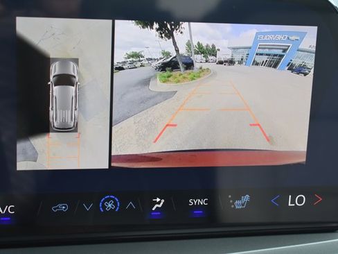 New 2026 Chevrolet Traverse LT w/ Driver Confidence Package FWD image 25