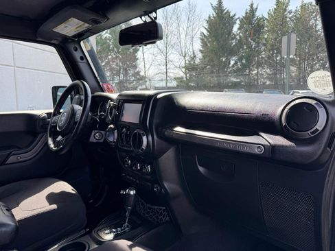Used 2015 Jeep Wrangler Unlimited Sport w/ Quick Order Package 24S AWD/4WD image 16