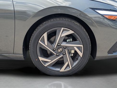 Used 2025 Hyundai Elantra Sport FWD image 29