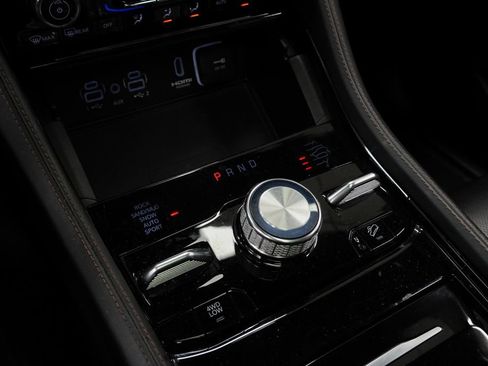 Used 2022 Jeep Grand Cherokee Summit AWD/4WD image 34