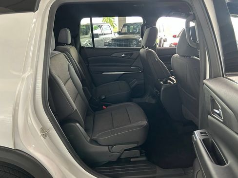 Used 2024 Chevrolet Traverse LT FWD image 44