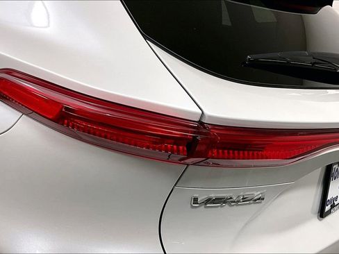 Used 2023 Toyota Venza Limited image 27