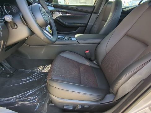 New 2026 MAZDA MAZDA3 Hatchback w/Premium Plus Pkg image 9