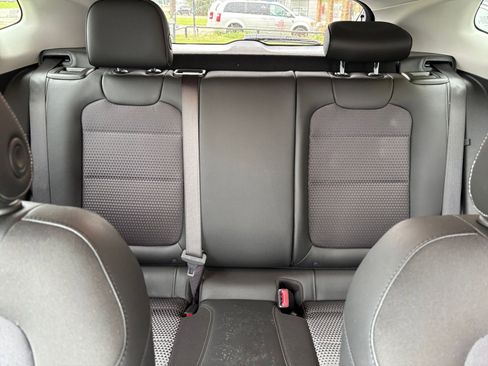 Used 2025 Chevrolet Trax LT w/ LT Convenience Package FWD image 37