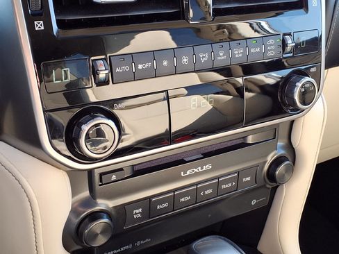 Used 2023 Lexus GX 460 Premium w/ Premium Package AWD/4WD image 14