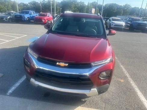 Used 2022 Chevrolet TrailBlazer LT FWD image 2