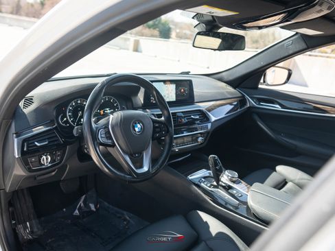 Used 2018 BMW 530i xDrive w/ Premium Package image 13