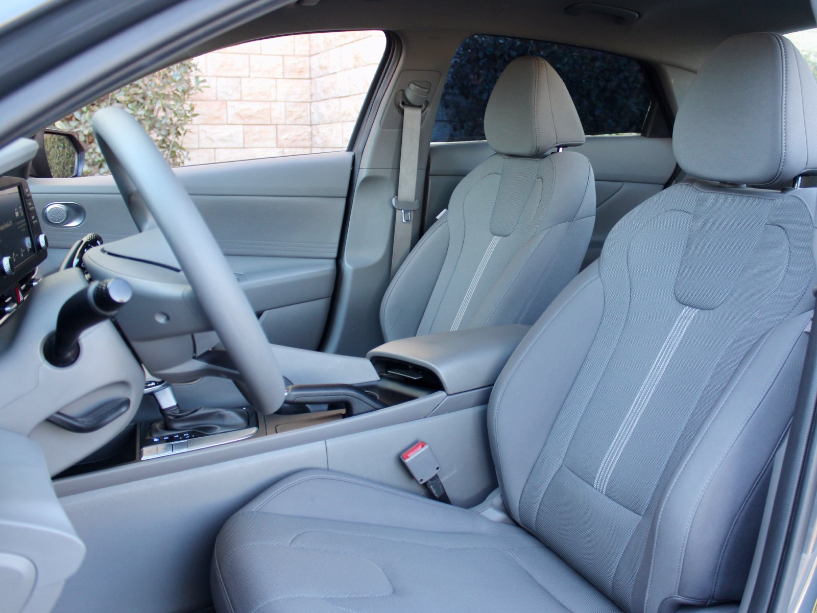 Used 2025 Hyundai Elantra SE FWD image 19