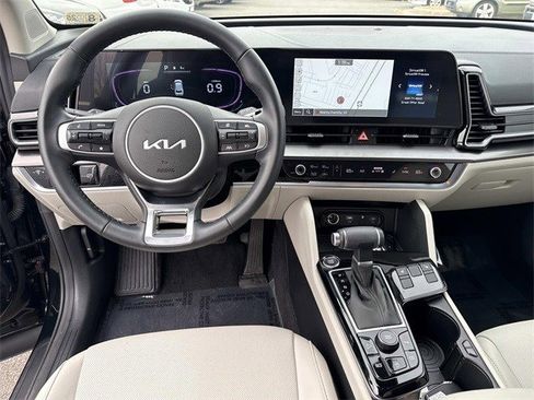 Used 2025 Kia Sportage EX image 17