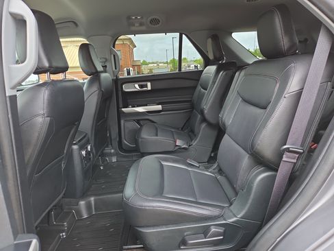 Used 2021 Ford Explorer Limited w/ Equipment Group 301A AWD/4WD image 11